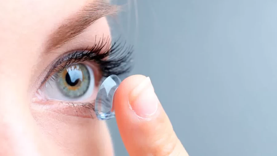 Uso incorreto de lente de contato compromete a visão